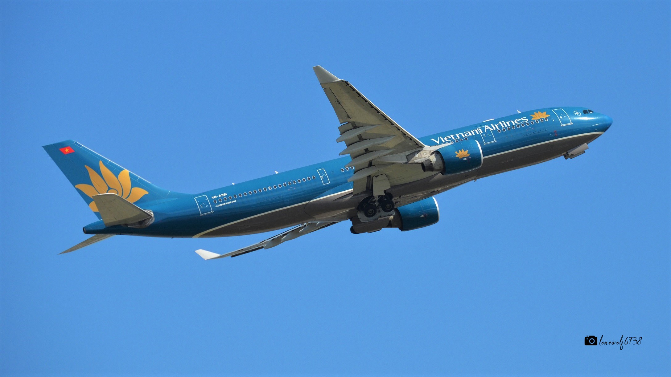 VN A381 Vietnam Airlines Airbus A330