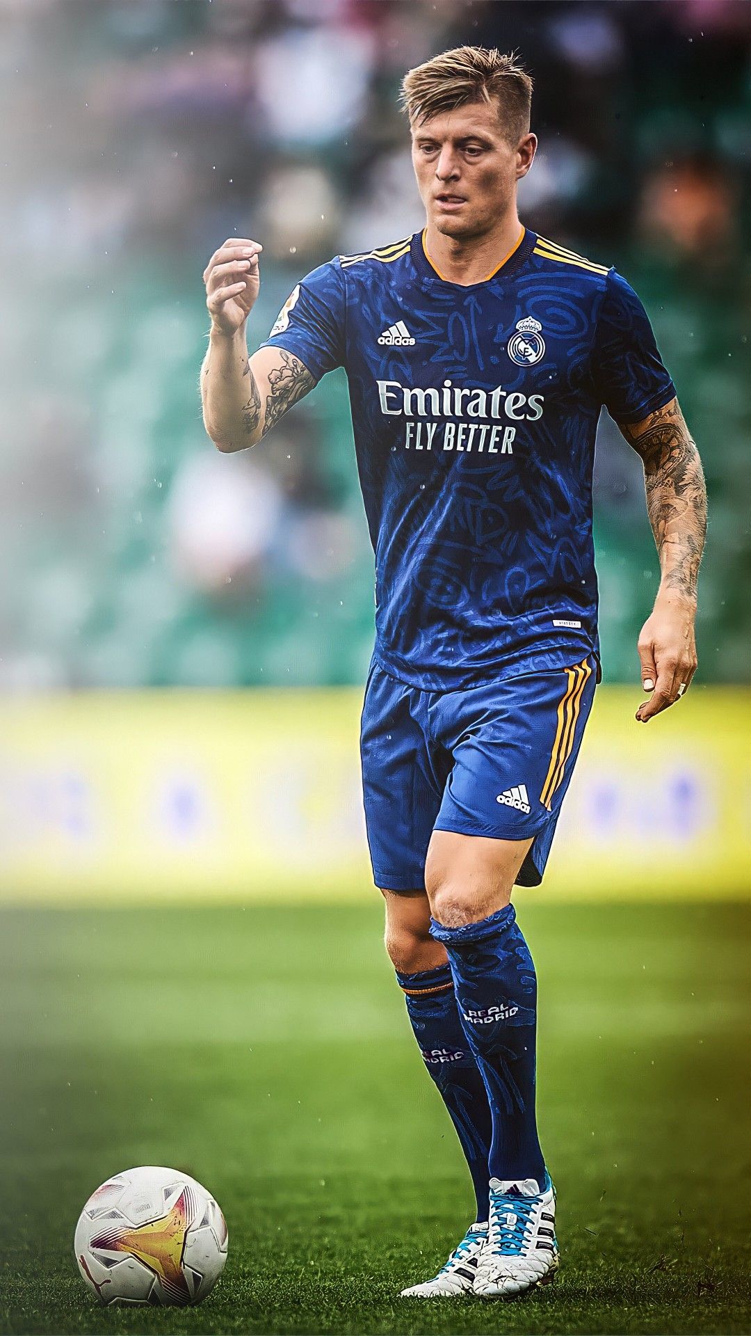 Toni Kroos wallpaper. Toni kroos, Real
