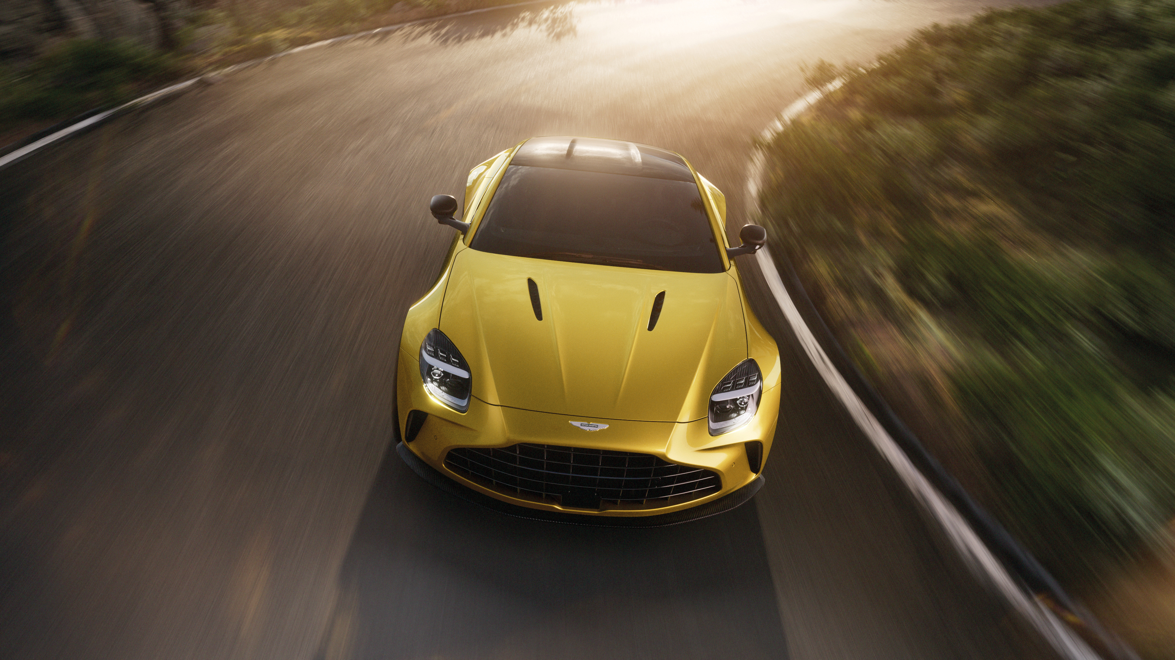 Aston Martin Vantage 2024 Wallpaper