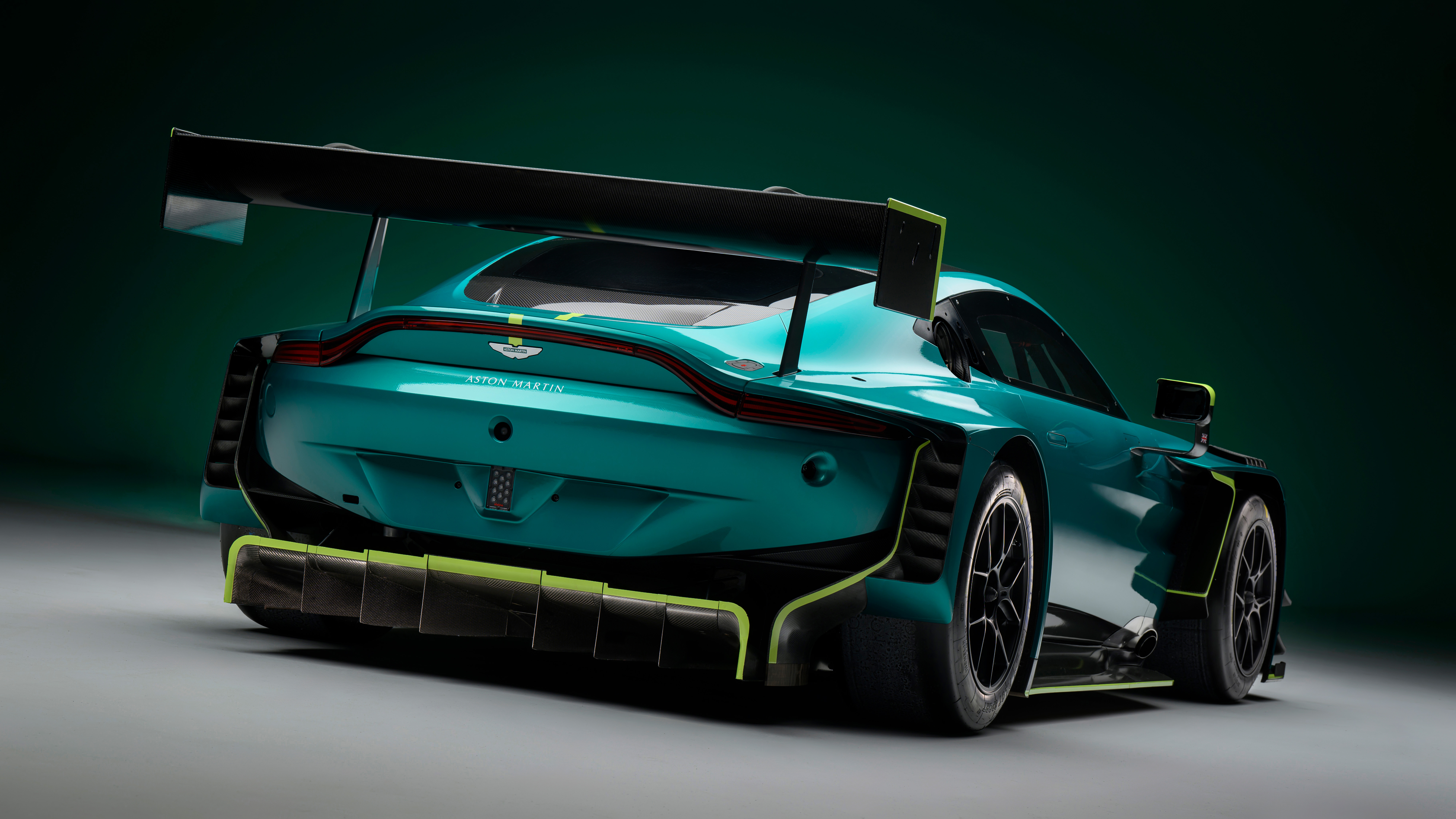 2024 Aston Martin Vantage Gt3 Wallpaper