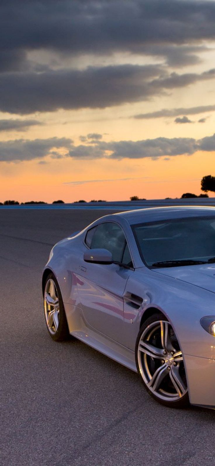 Aston Martin Vantage V12 wallpaper