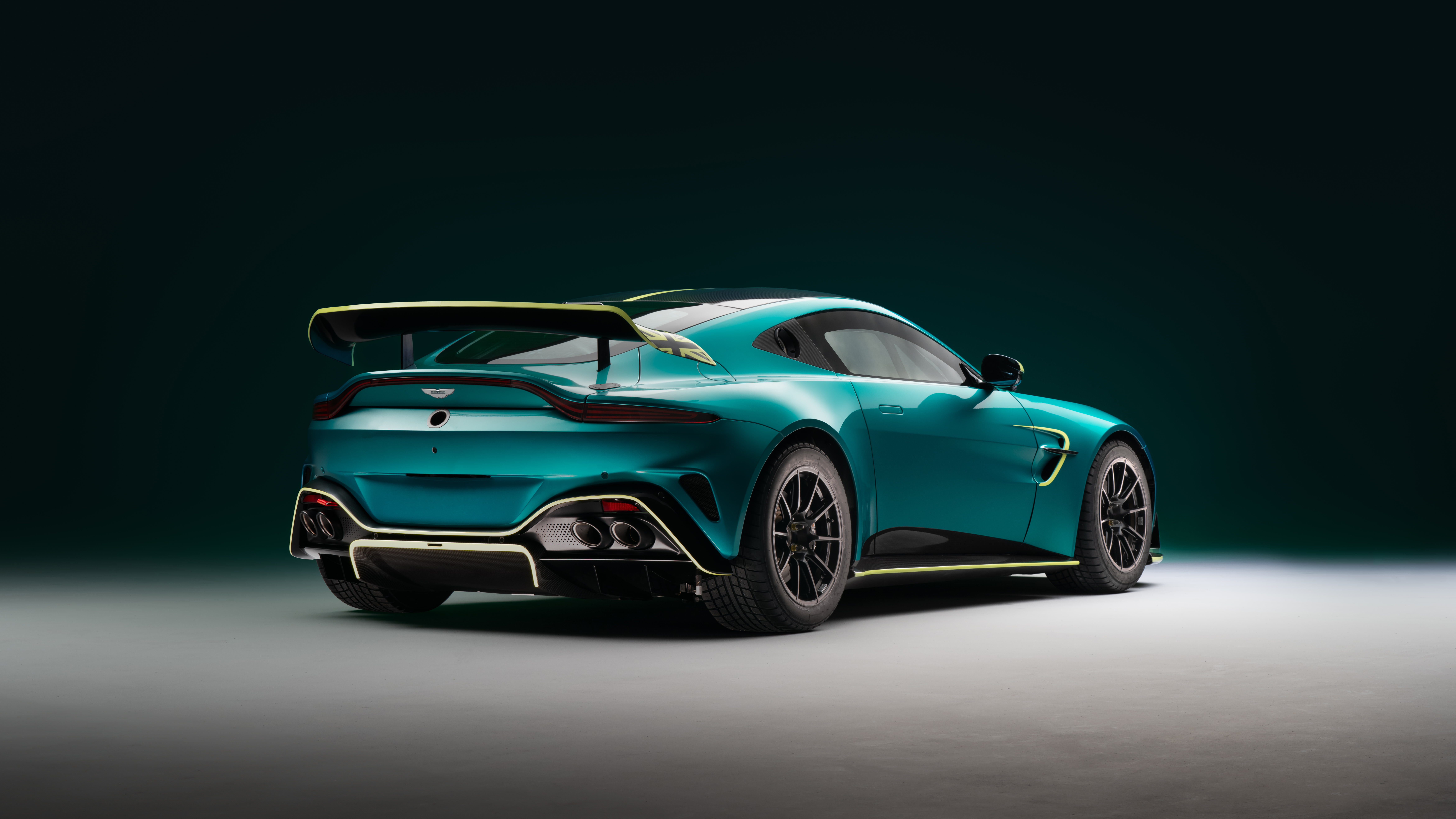 2024 Aston Martin Vantage Gt4 Wallpaper