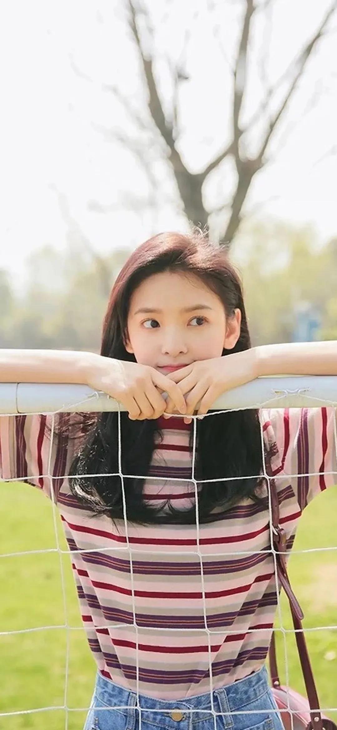 Zhang Ruonan Full Screen Wallpaper