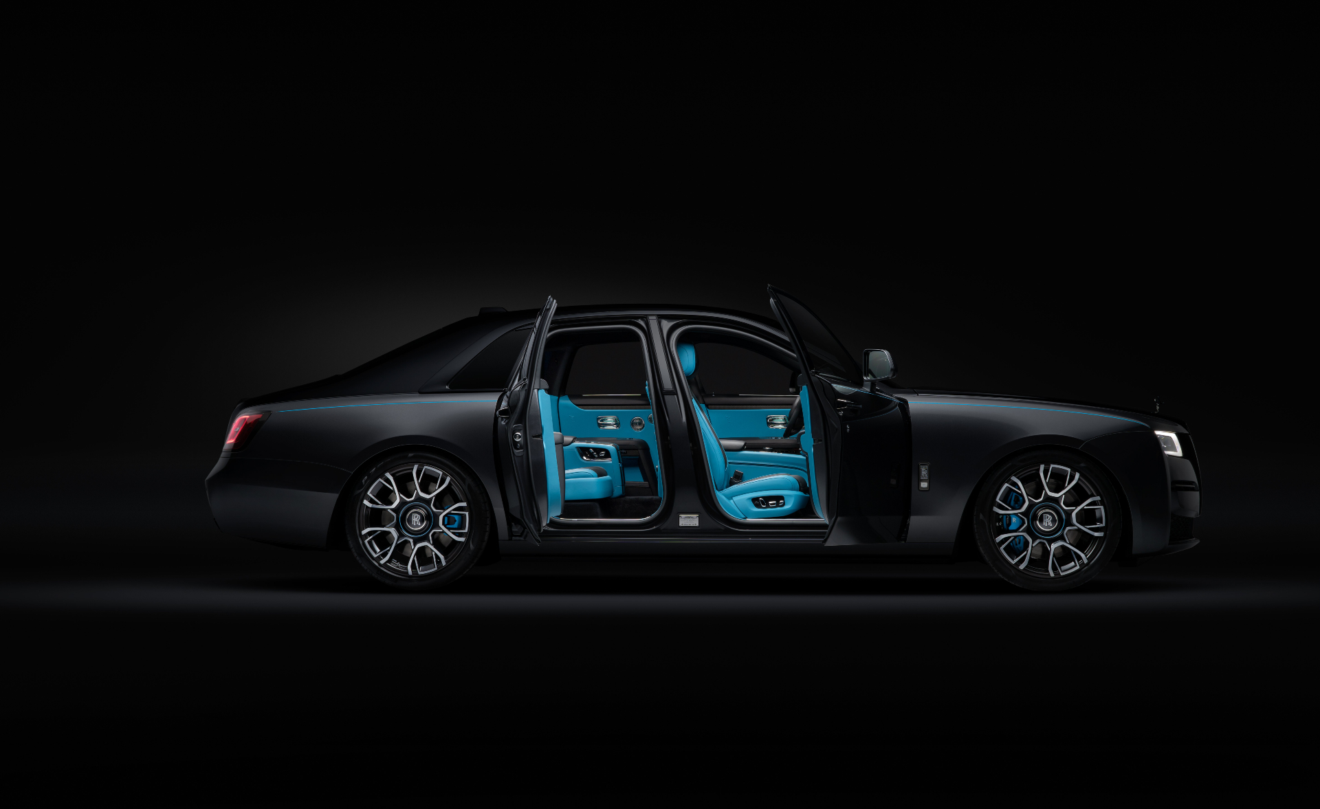 Rolls Royce Ghost Black Badge: Ultra Luxury With Menace