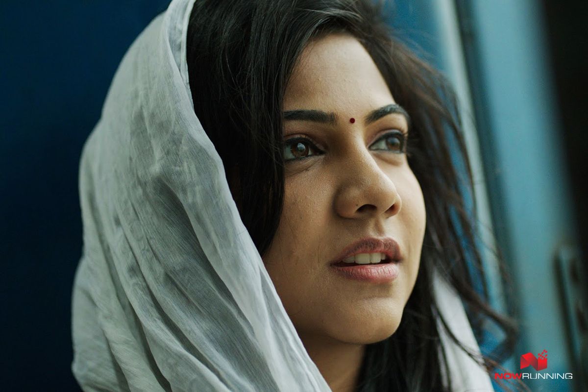 Kadhalum Kadanthu Pogum Tamil Movie