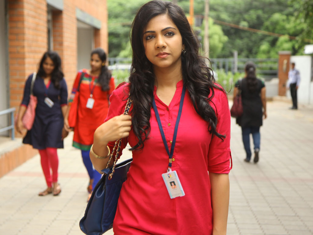 Kadhalum Kadanthu Pogum HQ Movie