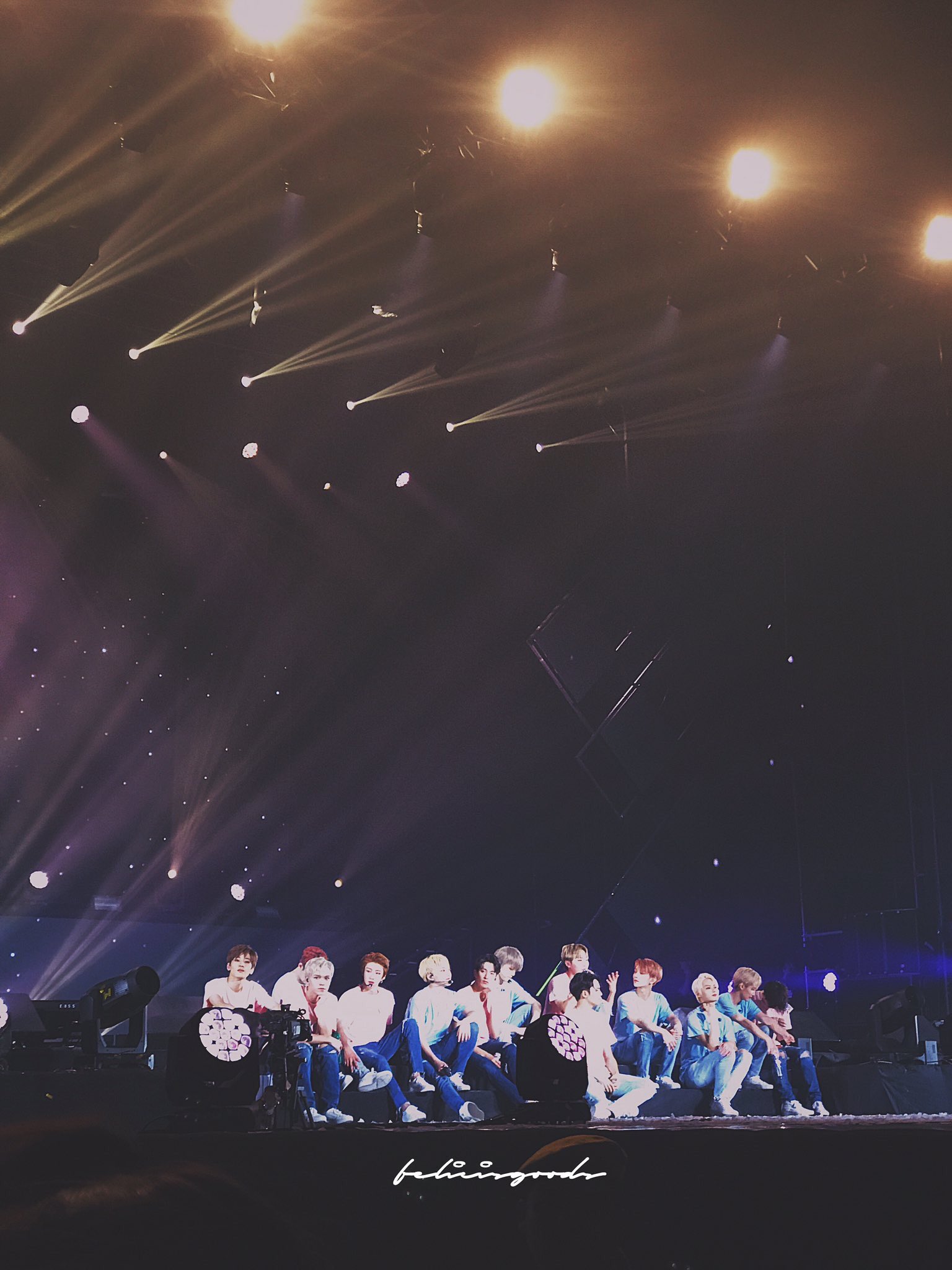 seventeen lockscreens