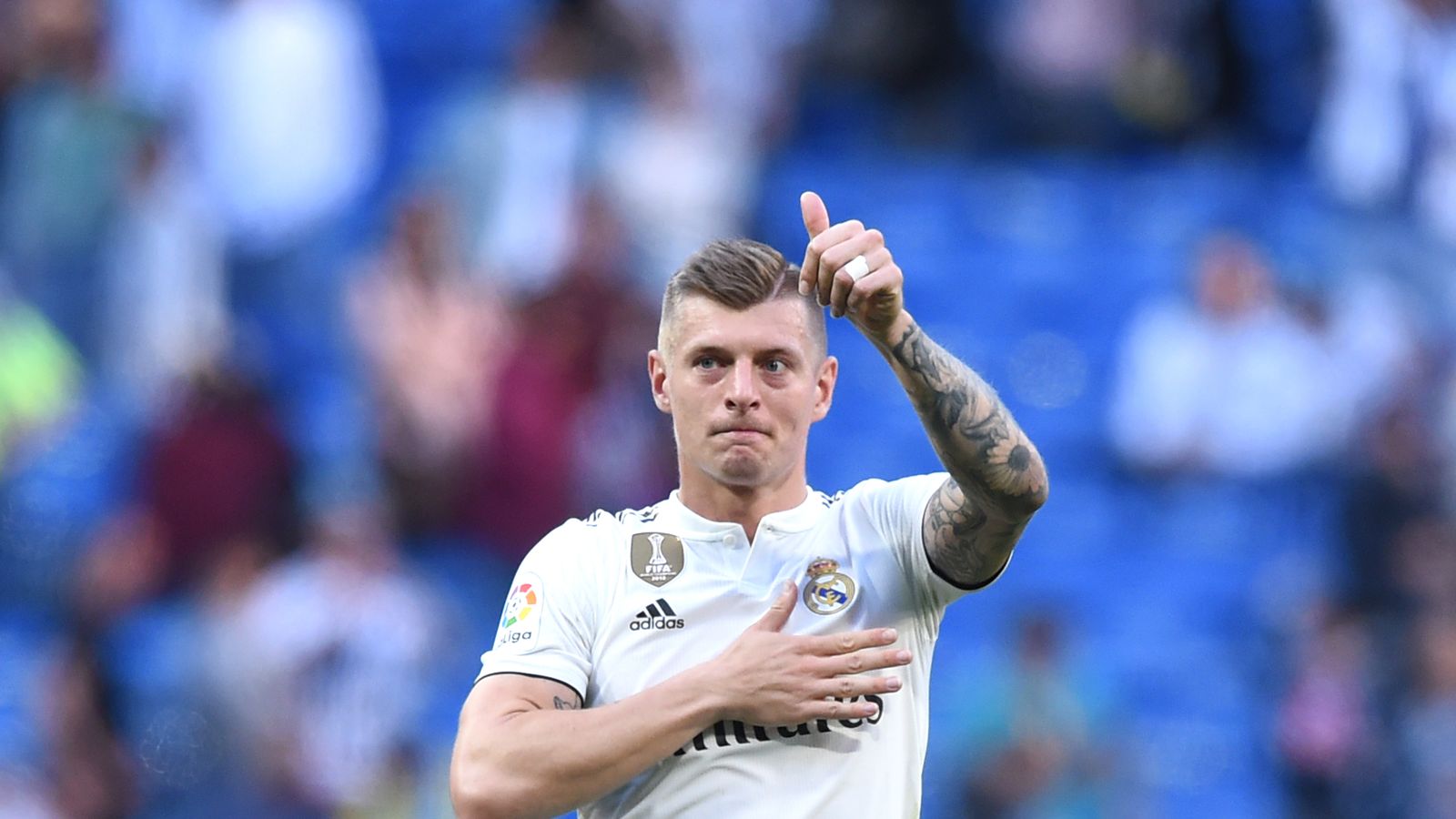 Toni Kroos signs new Real Madrid