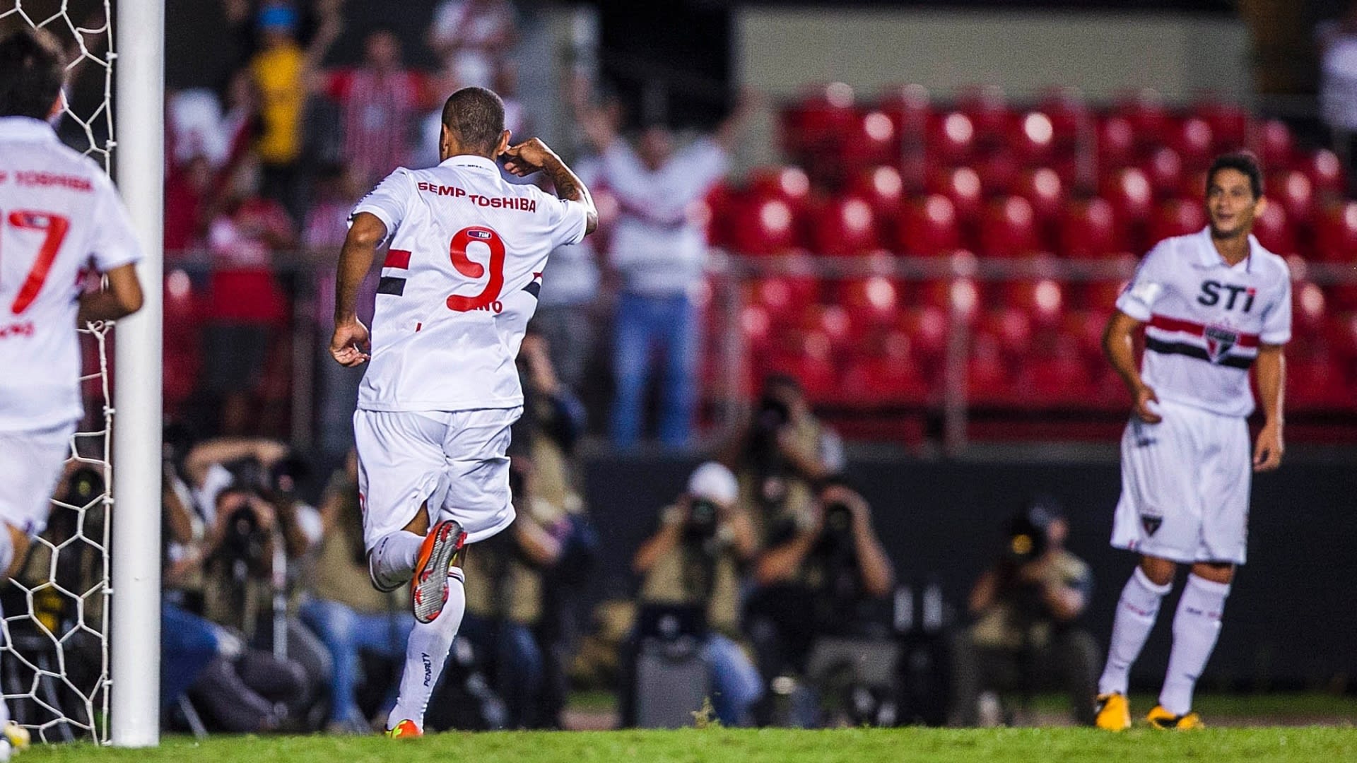Luis Fabiano:Gol na Macaca é bater na mãe