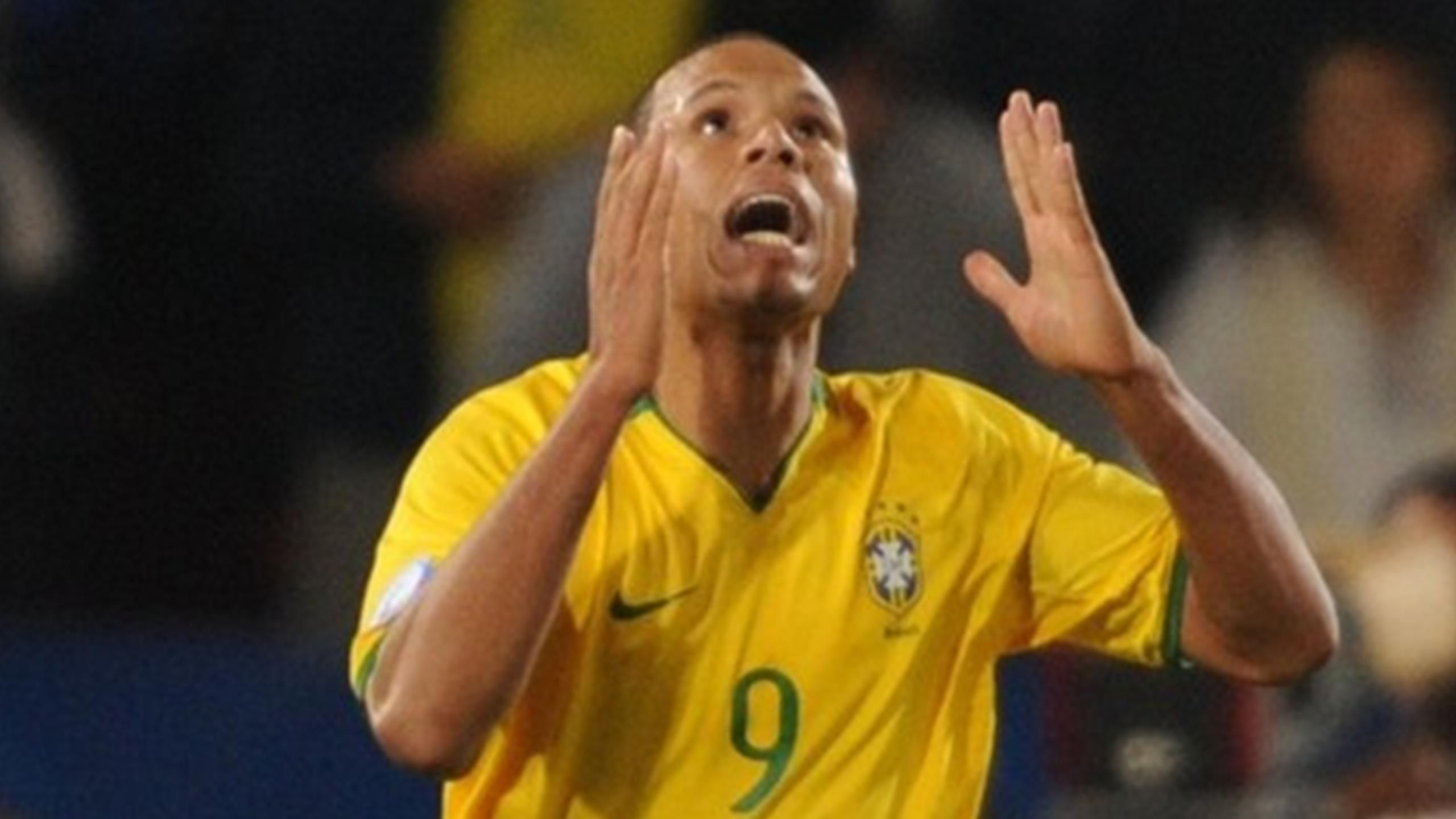 Brazil recall Luis Fabiano