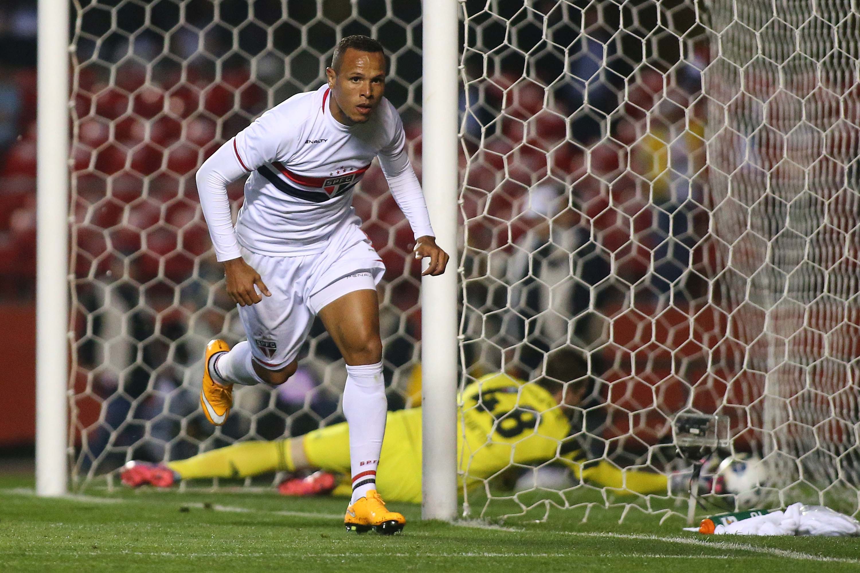 Flamengo e pede calma com Luis Fabiano