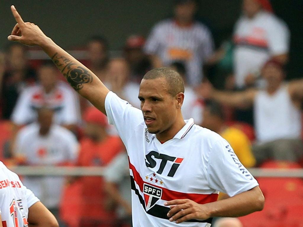 São Paulo: Luís Fabiano anuncia fim de