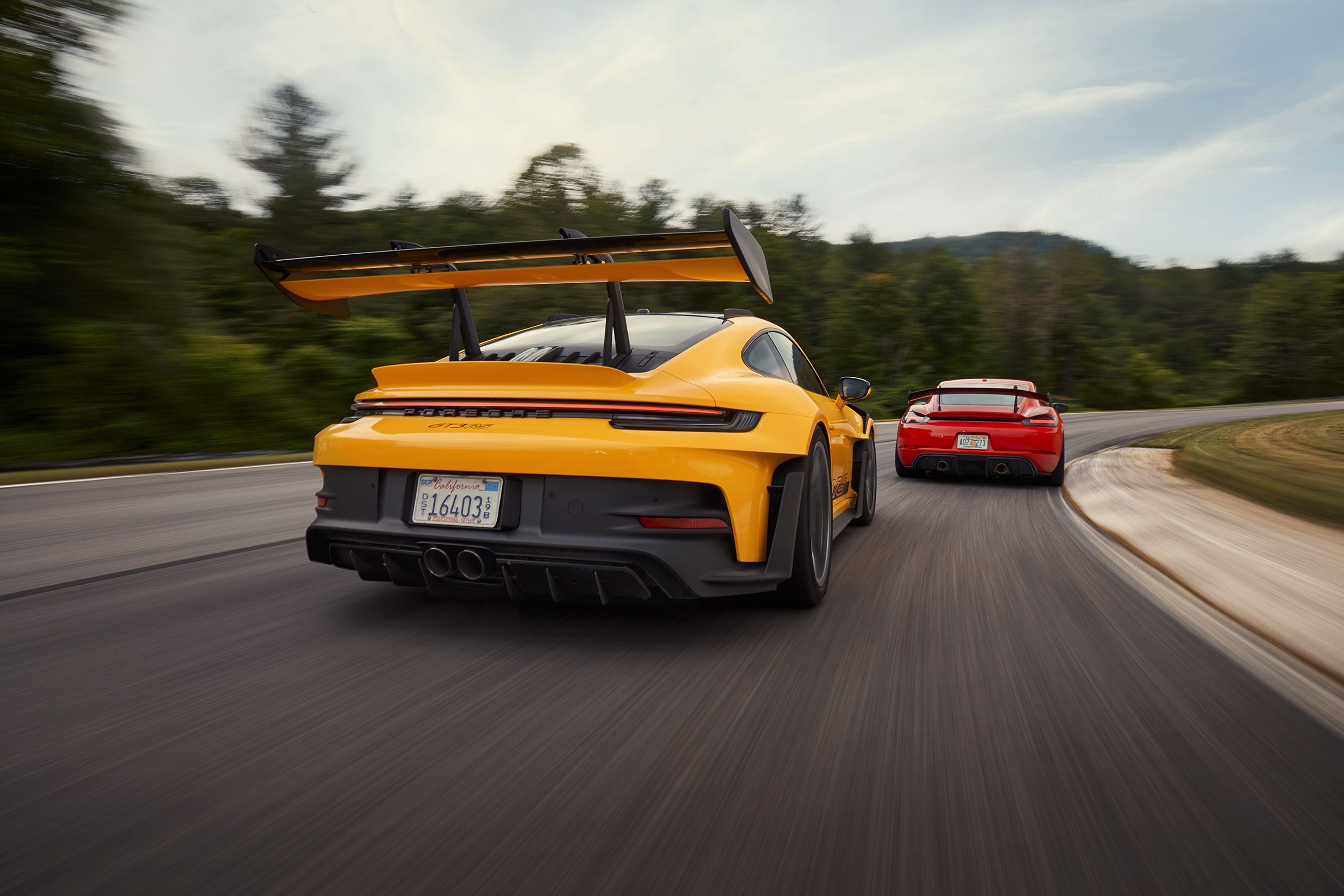 Porsche 911 GT3 RS and GT4 RS Invert