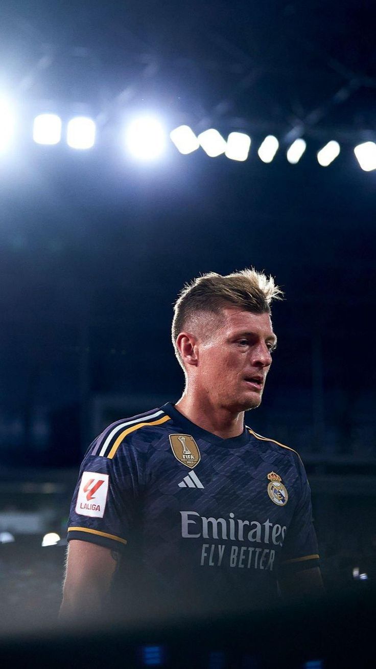 Toni Kroos wallpaper. Toni kroos, Real