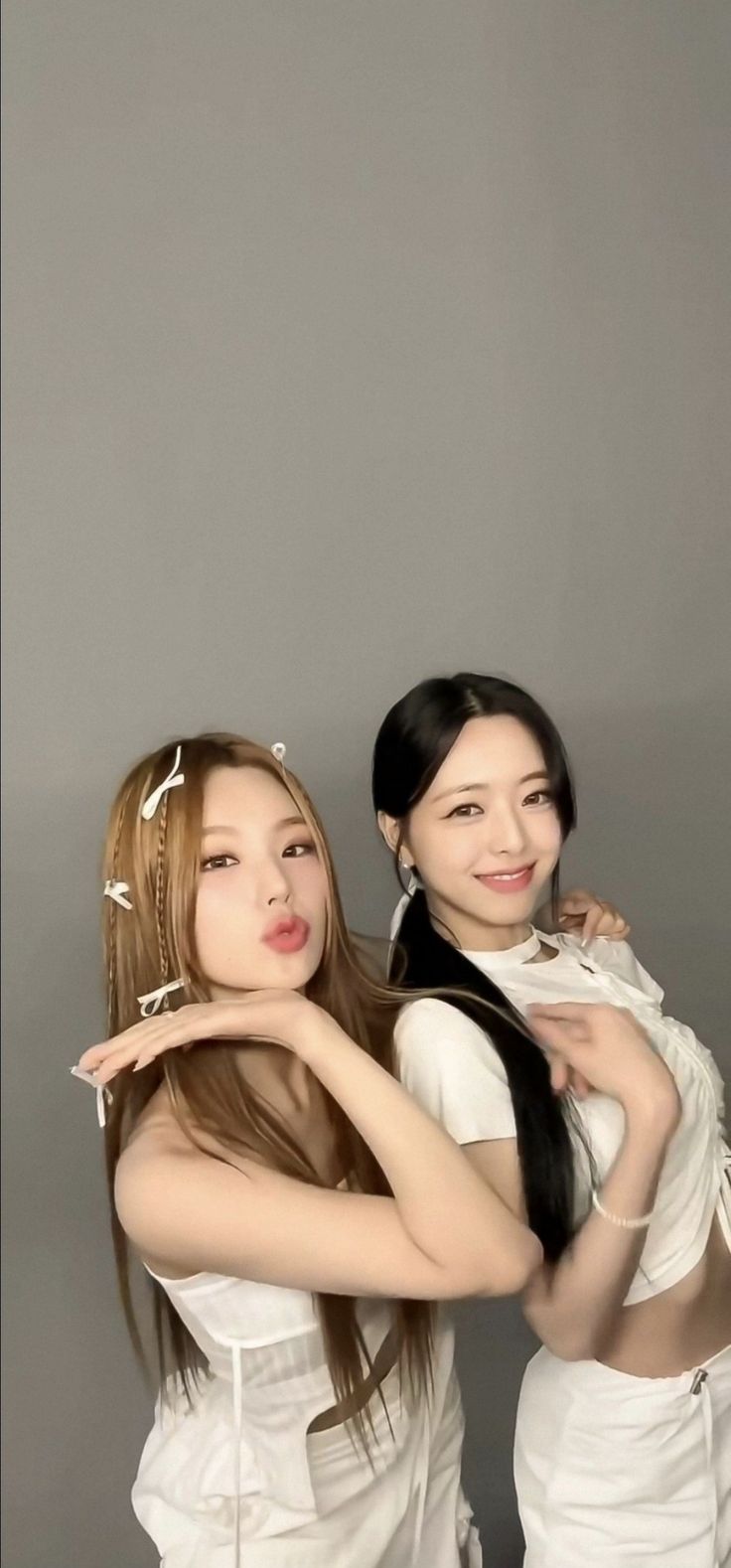 Yuna & Yeji wallpaper. Itzy