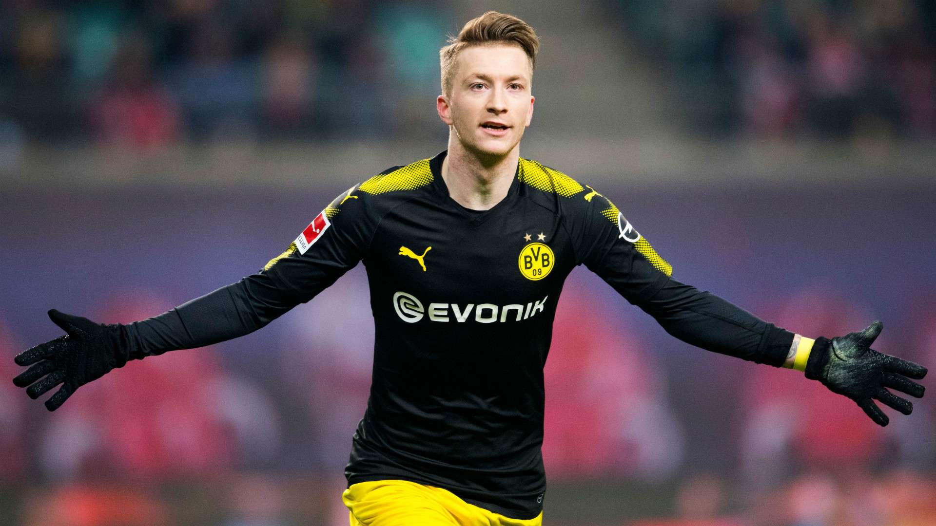 Reus pledges future to boyhood heroes