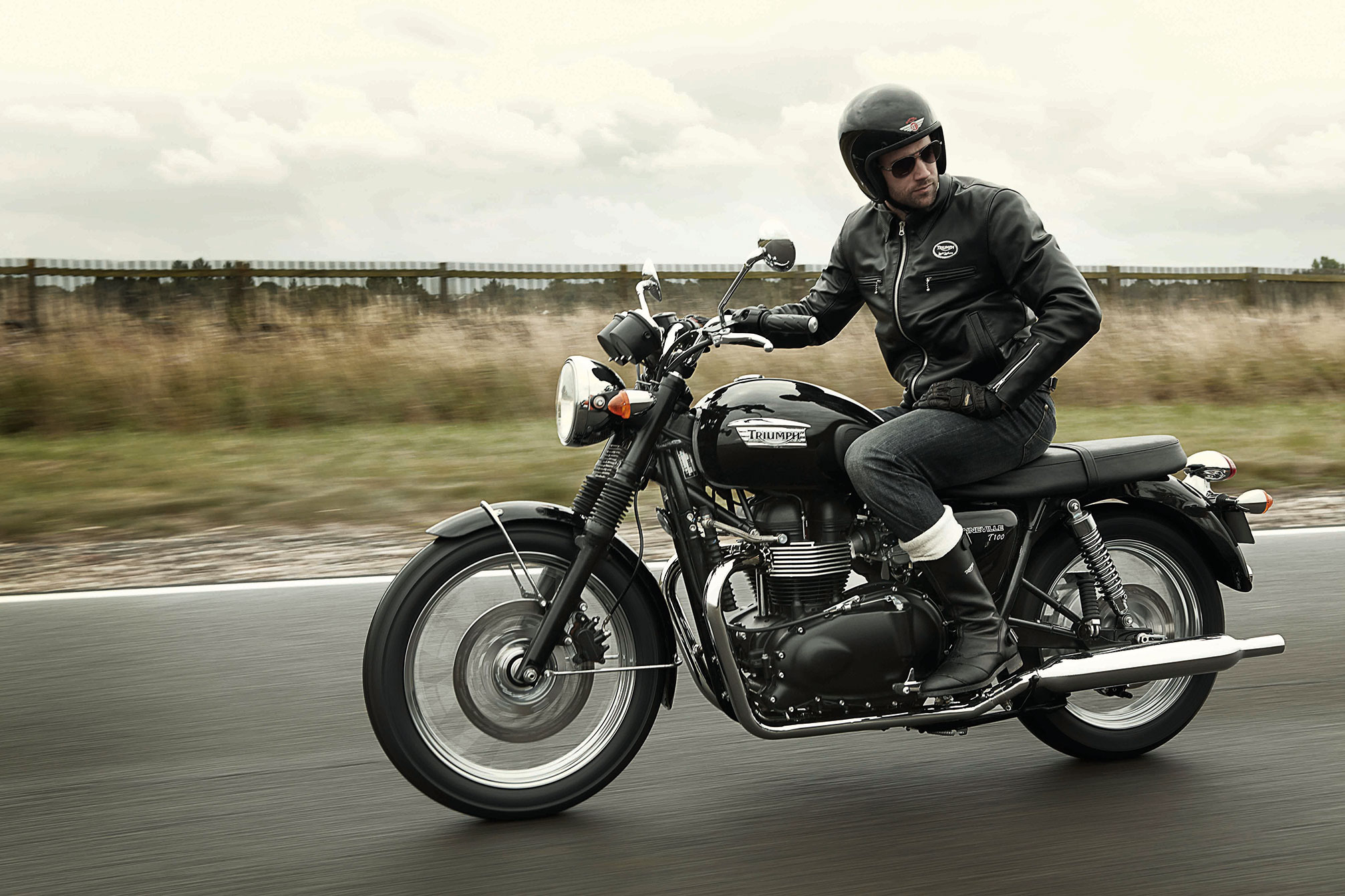 Download Vehicle Triumph Bonneville HD Wallpaper