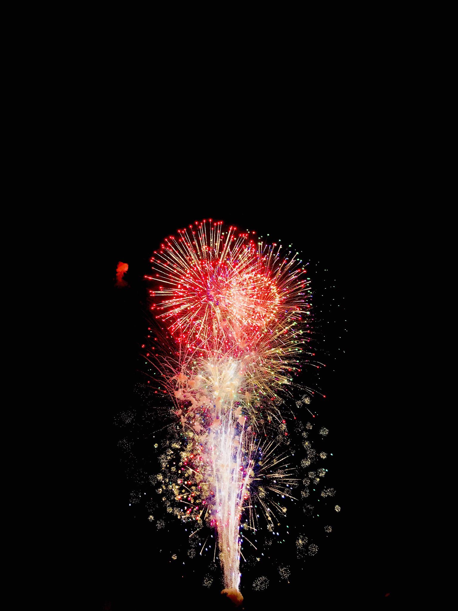 Fireworks on iPhone XR [OC], r