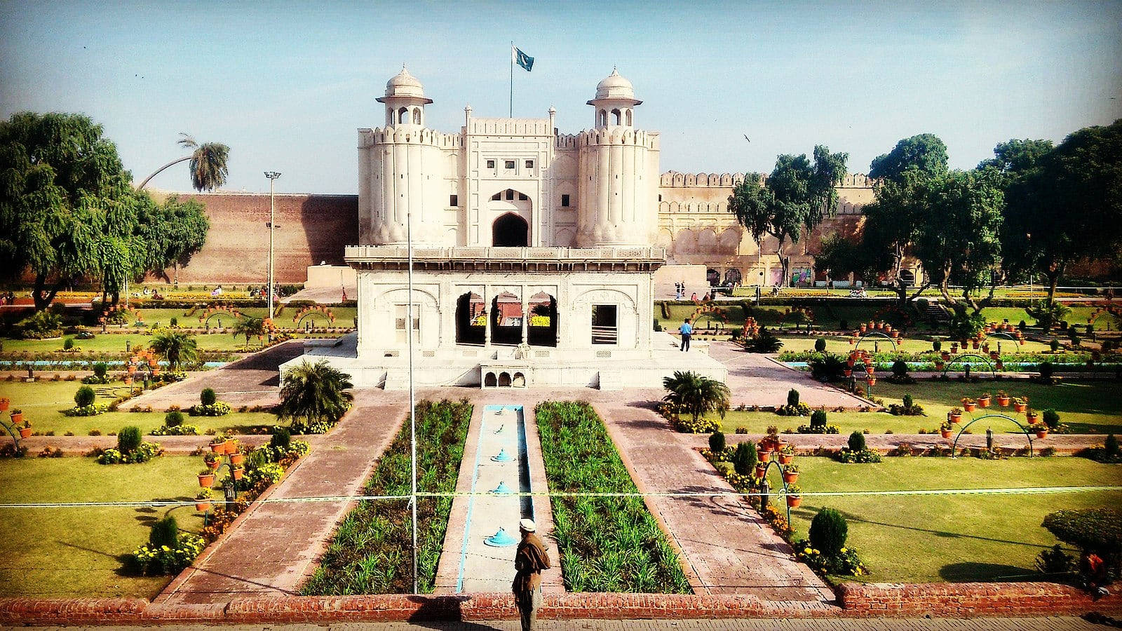 Majestic Lahore Fort Wallpaper