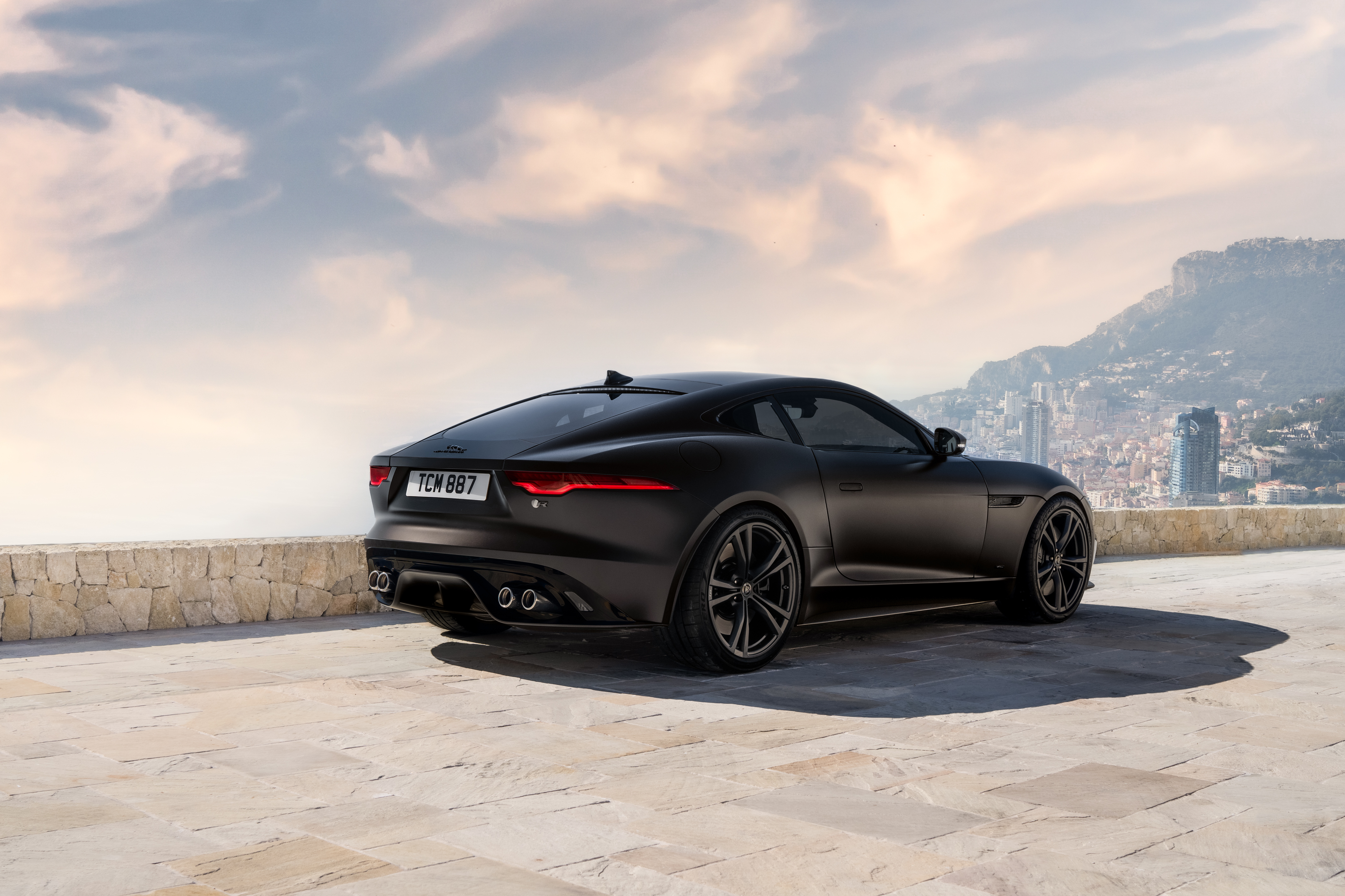 4K Jaguar F Type R Wallpaper