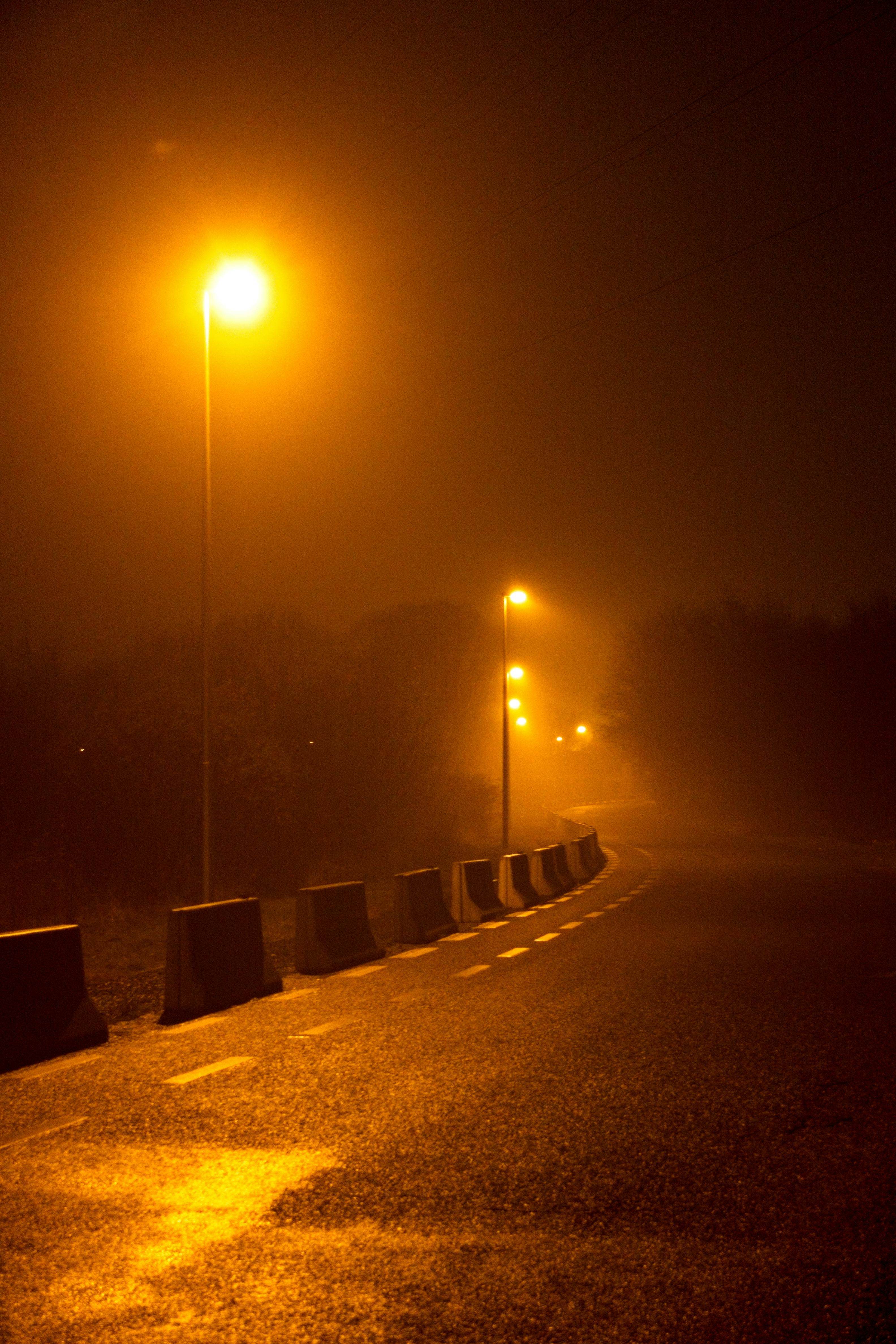Dim Streetlight at Night in Fog · Free