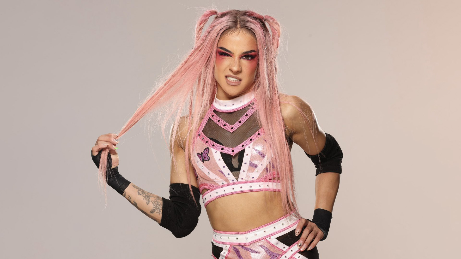 Dakota Kai Files Trademark for “King