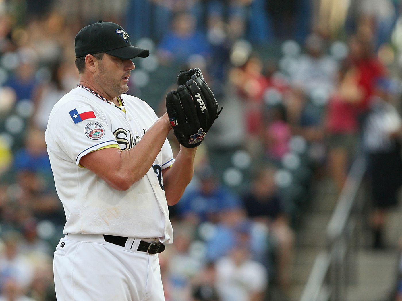 Roger Clemens Comeback: Clemens Pitches