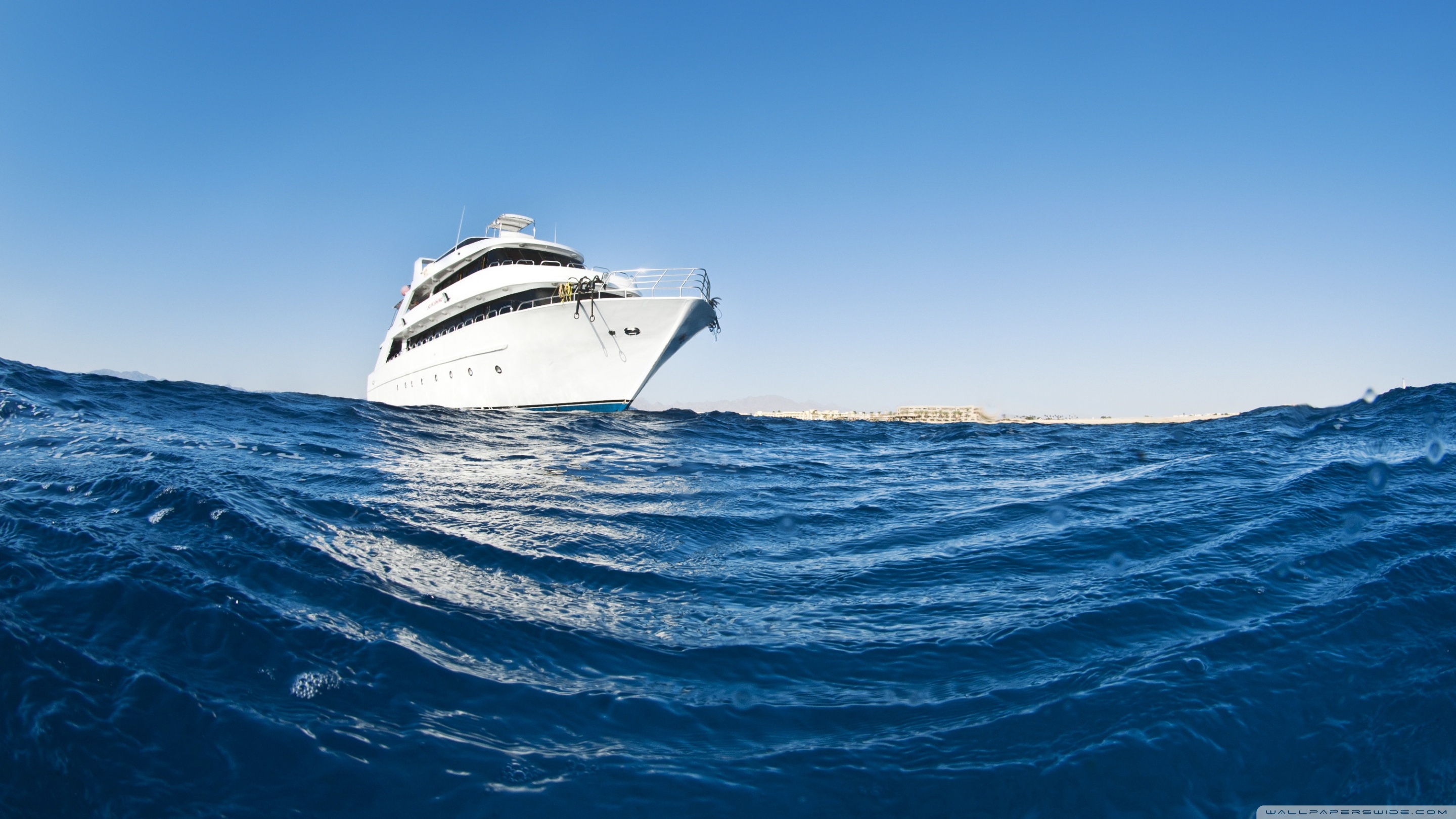 Yacht Ultra HD Desktop Background