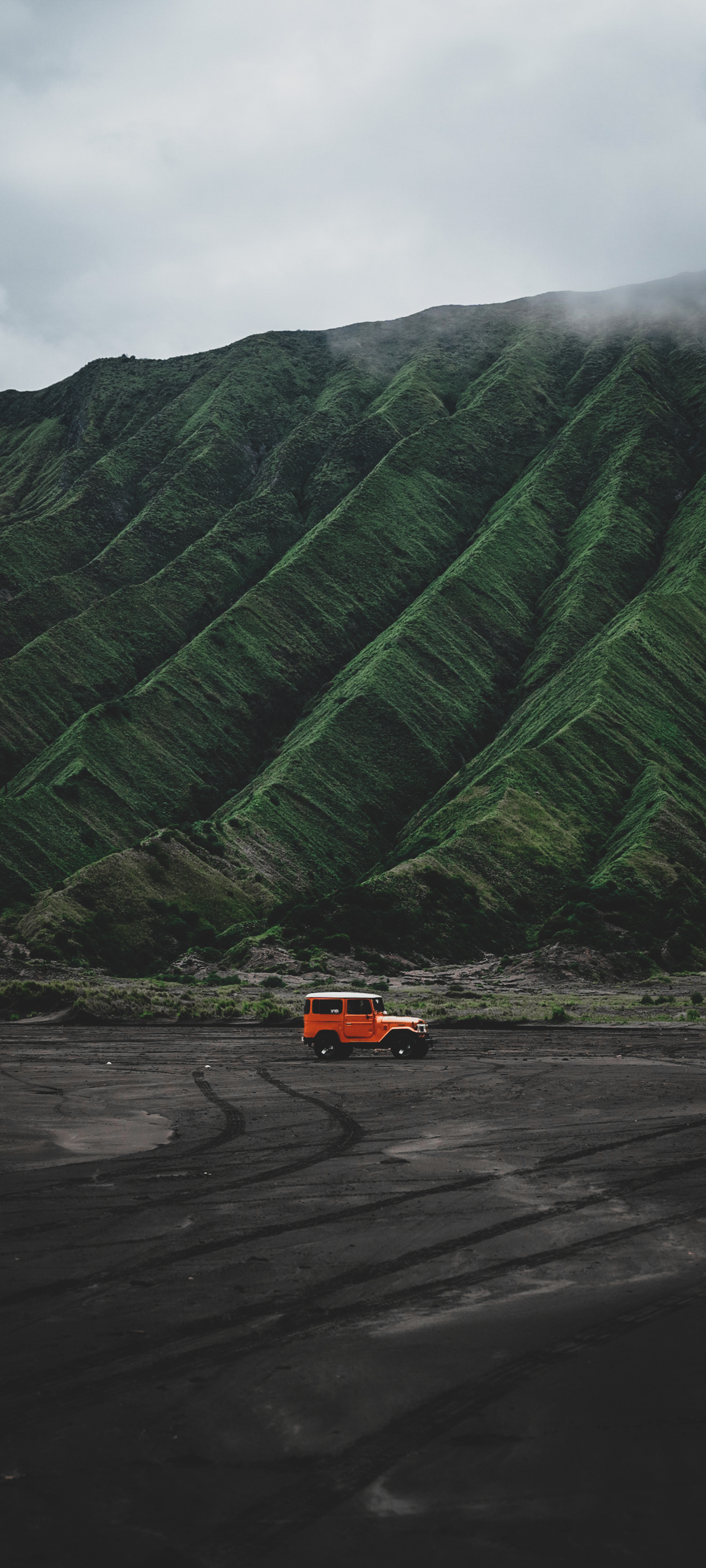 Incredible mountainscape wallpaper