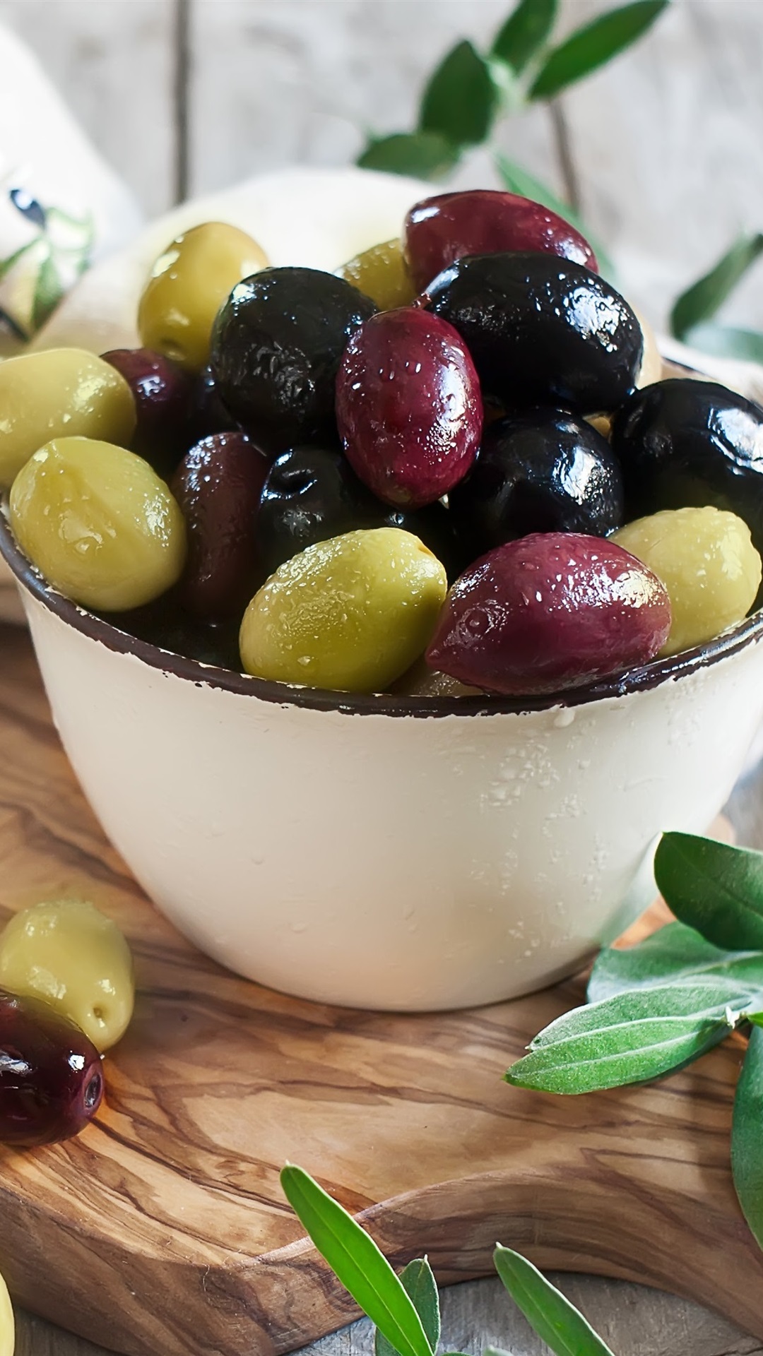 Olives, oil, leaves, fruit 1080x1920