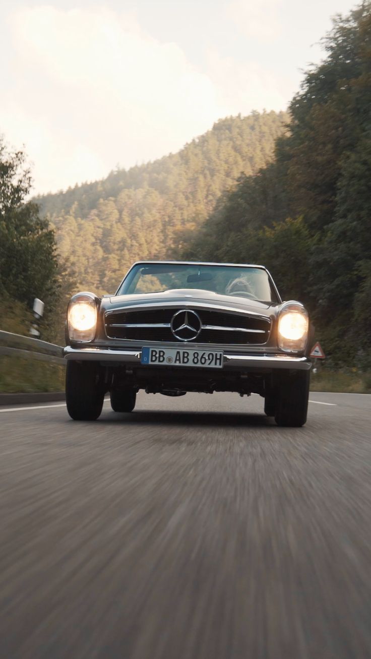 Classic Mercedes Aesthetic Wallpaper