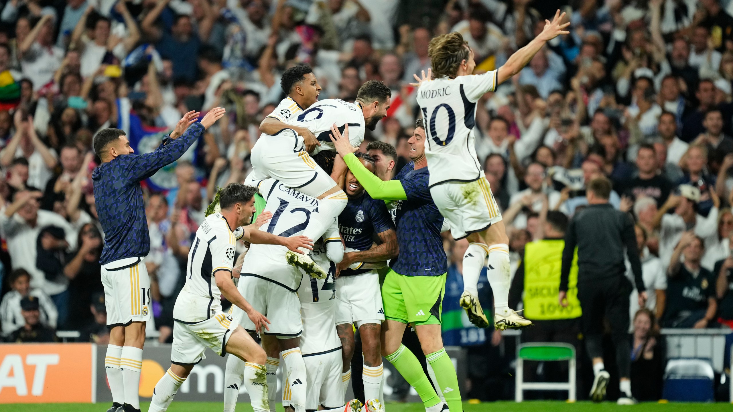 Real Madrid rallies late to beat Bayern