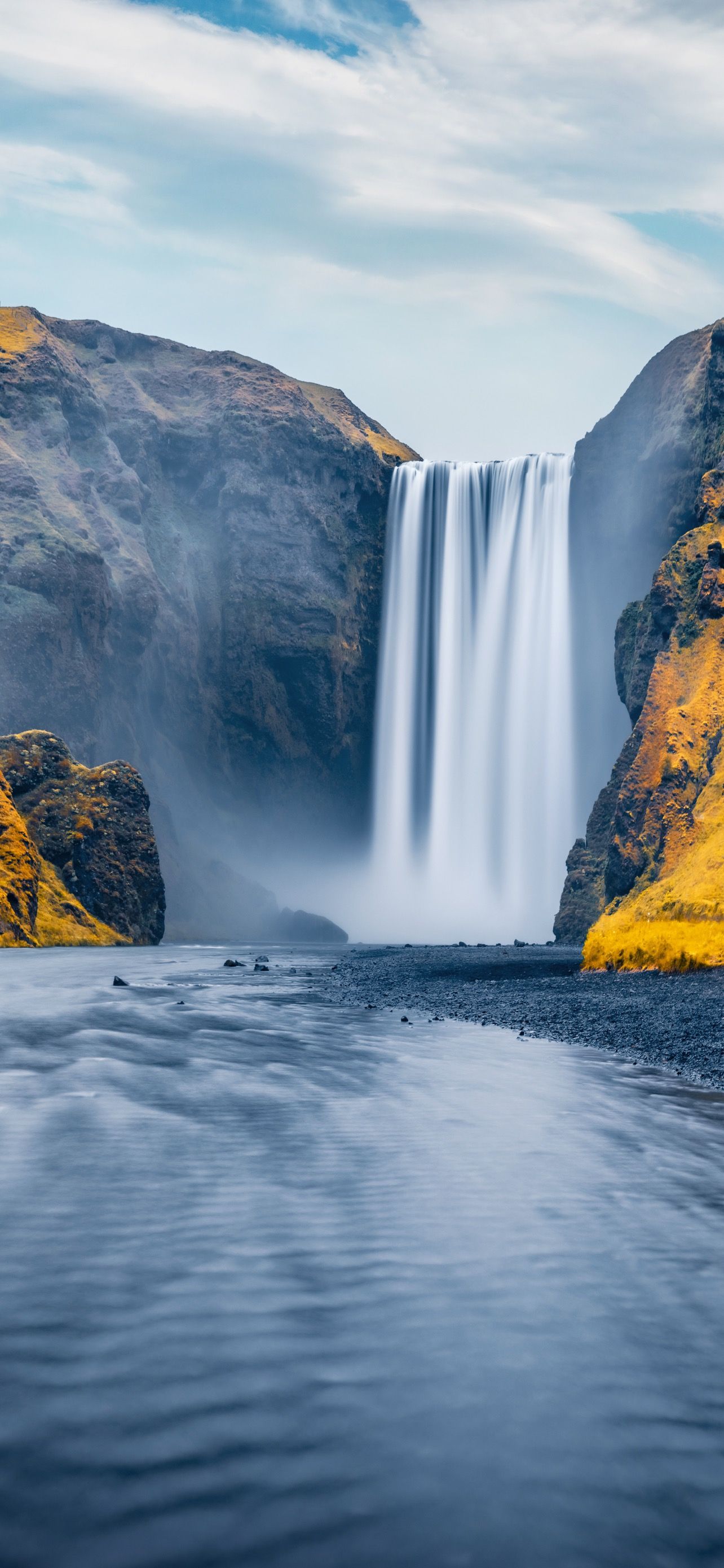 Waterfall. Depth Effect
