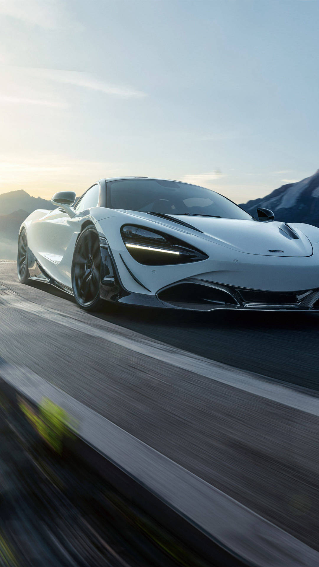 Download McLaren 720S White Blurred