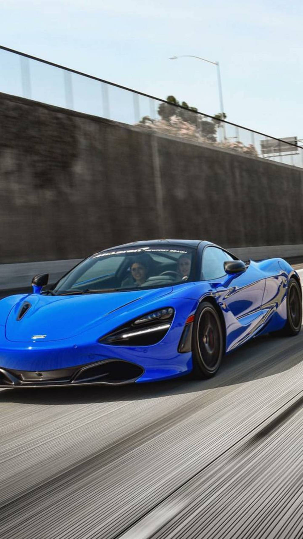 Download free Blue Mclaren 720s Running