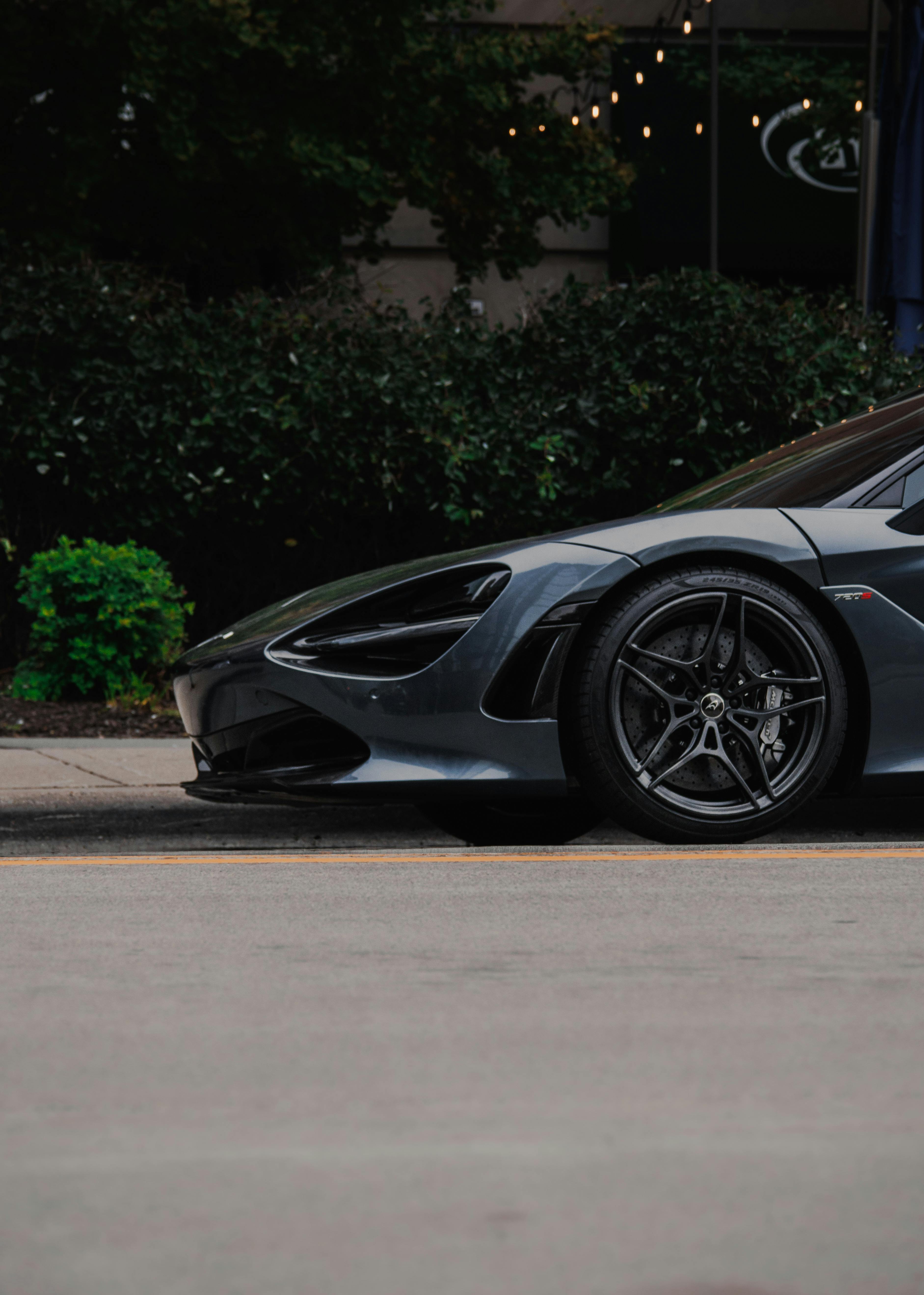 Gray McLaren 720S · Free