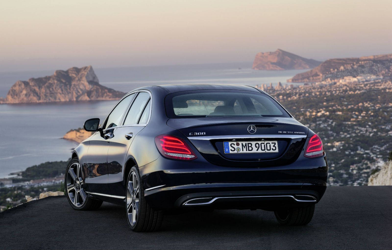 Mercedes Benz C300 HD Wallpaper