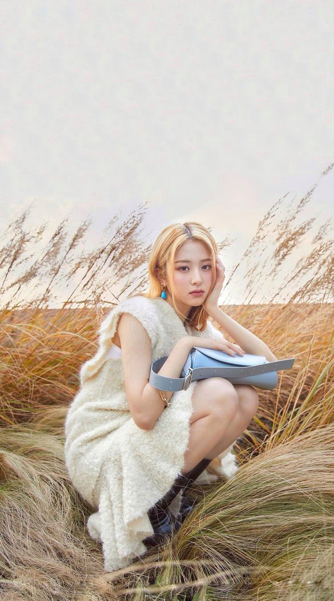 huh yunjin. Kpop girls