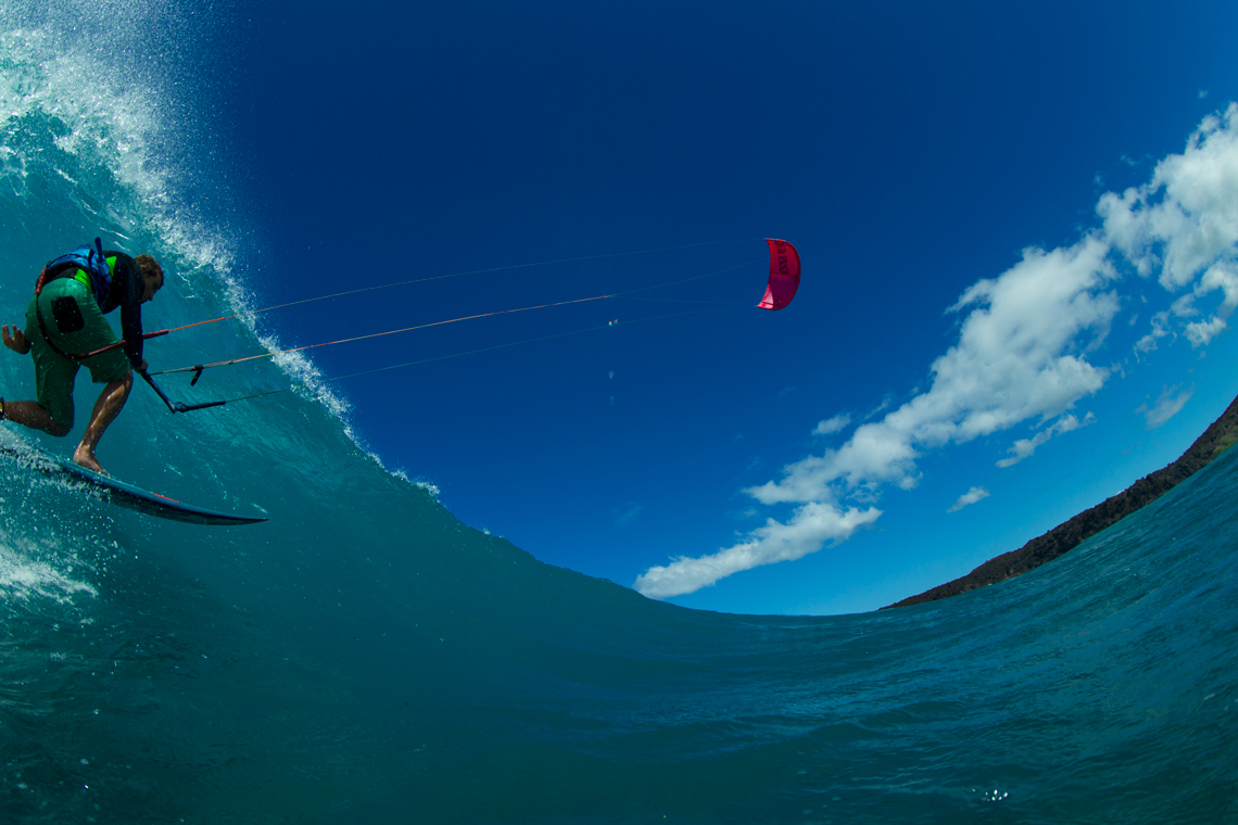 Wave kitesurfing wallpaper: Fish eye