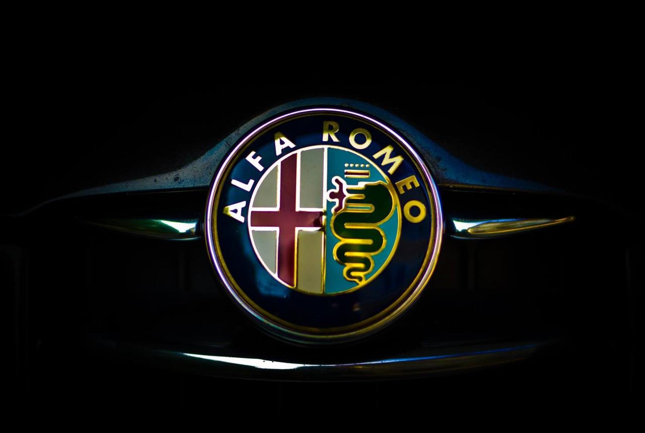 Alfa Romeo Logo Wallpaper 1280x859
