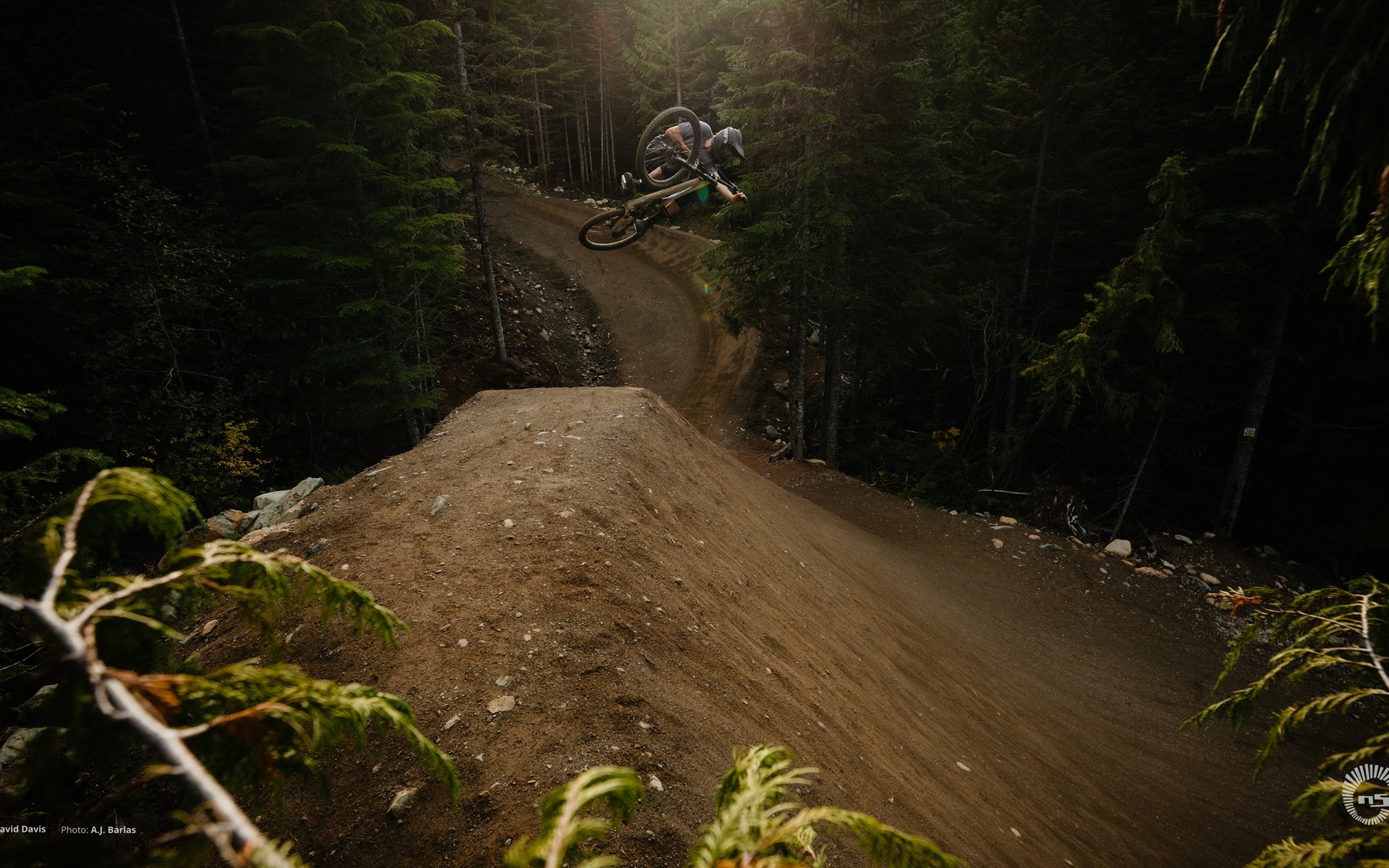 NSMB Monthly Wallpaper: April 2024