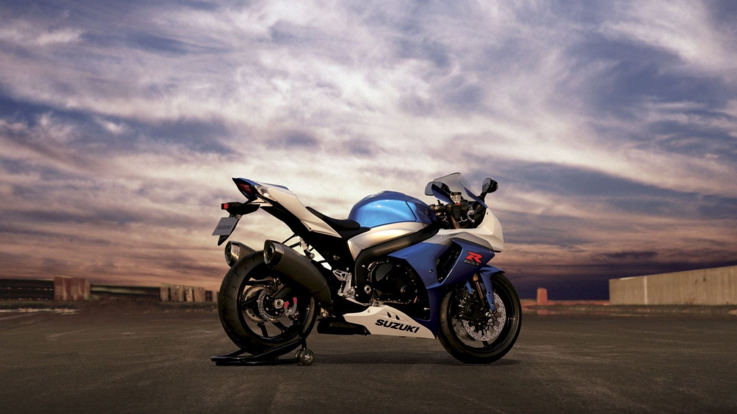 Suzuki Motorcycle [4K] Wallpaper