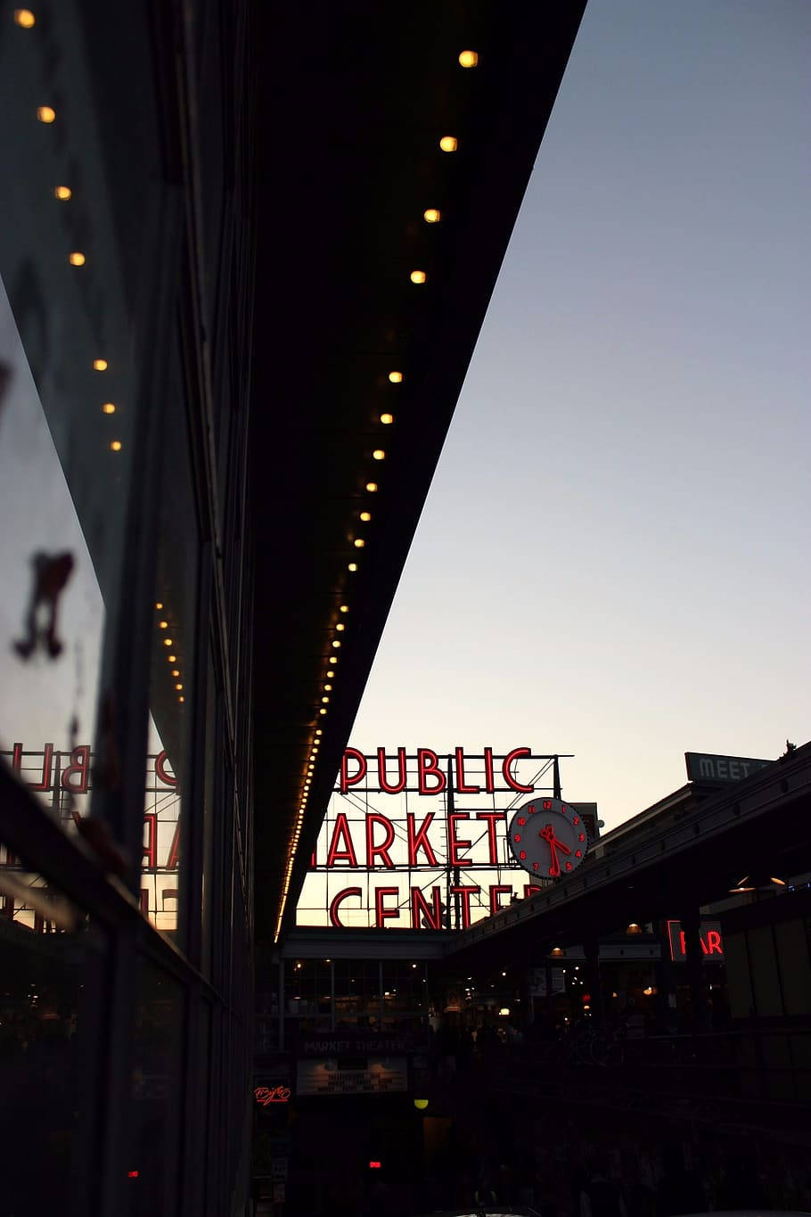 Market Center Seattle iPhone Wallpaper