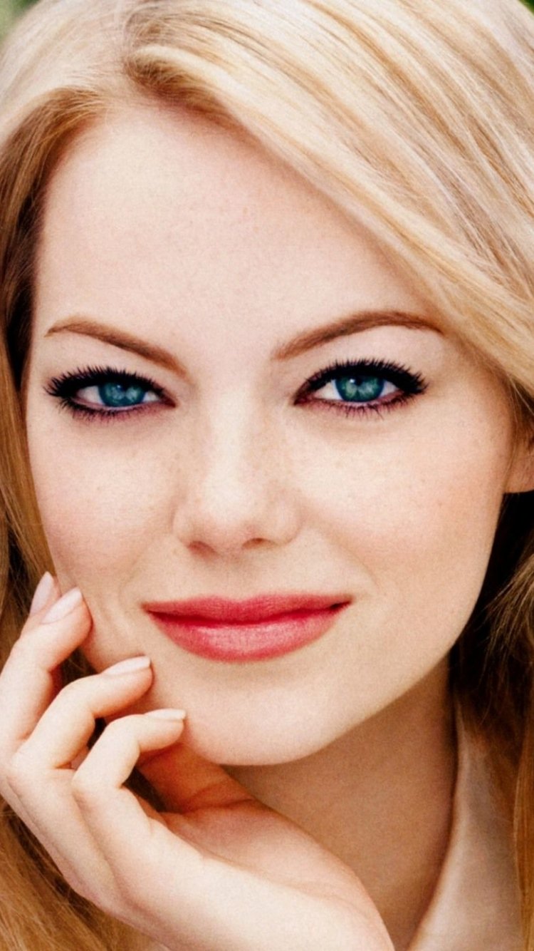 Celebrity Emma Stone Phone Wallpaper