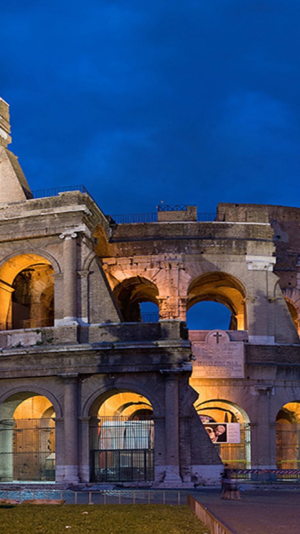 Colosseum at night (Rome, Italy)