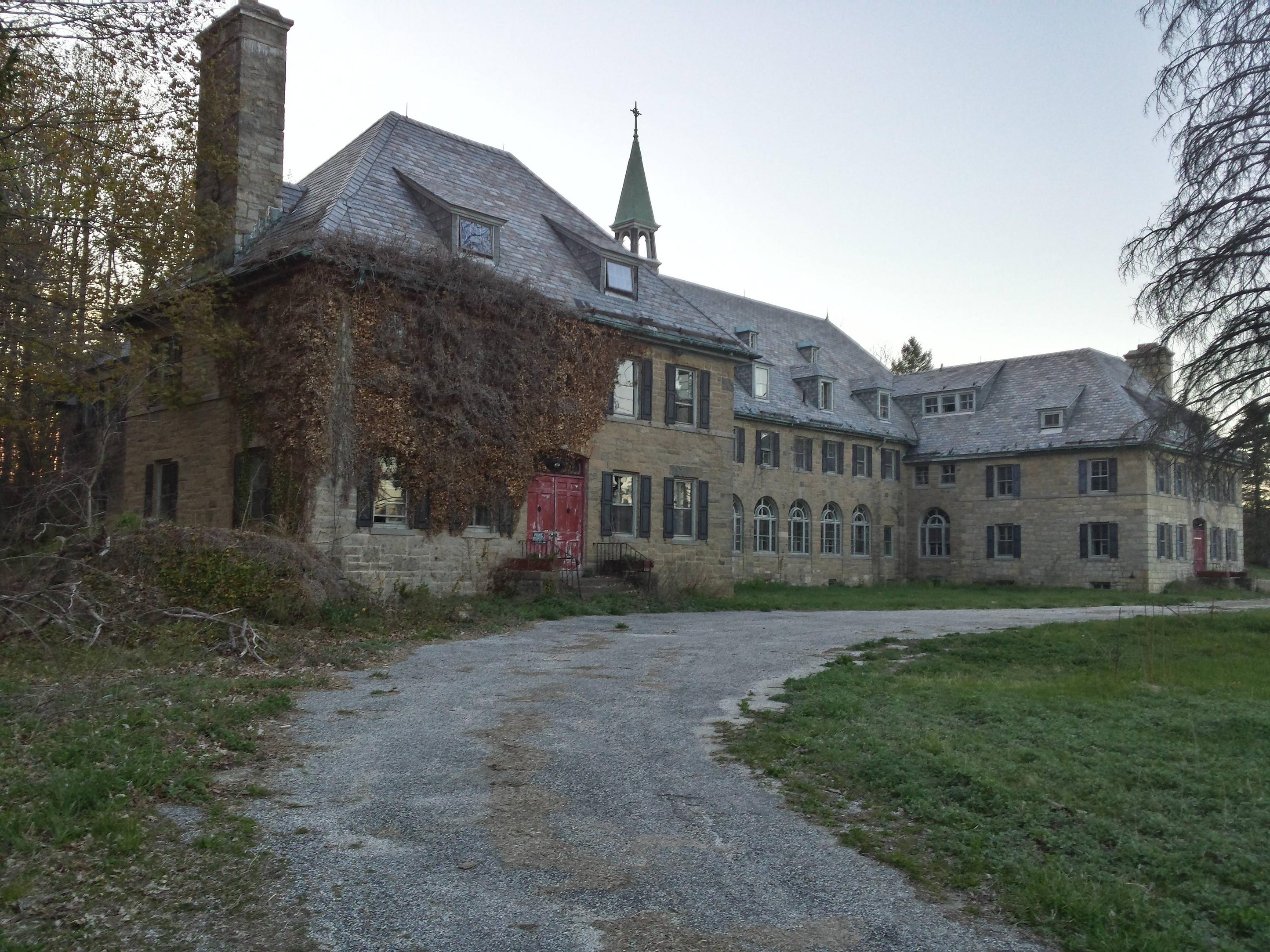 Abandoned Insane Asylum HD wallpaper