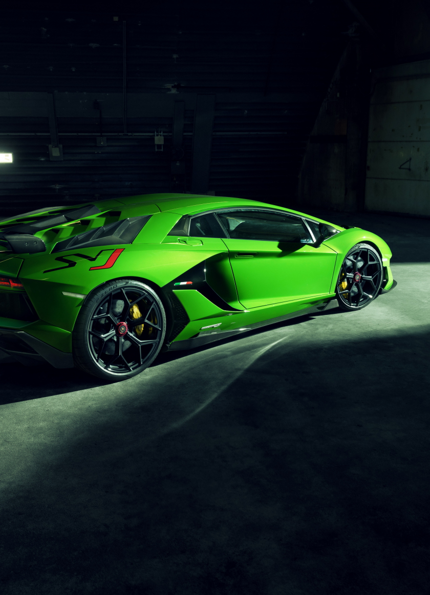 green lamborghini aventador svj
