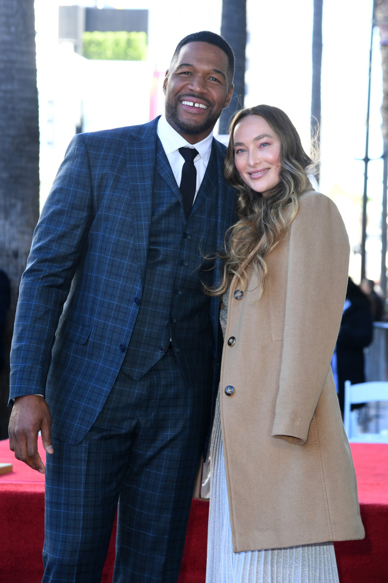Michael Strahan Poses for Rare Pic With