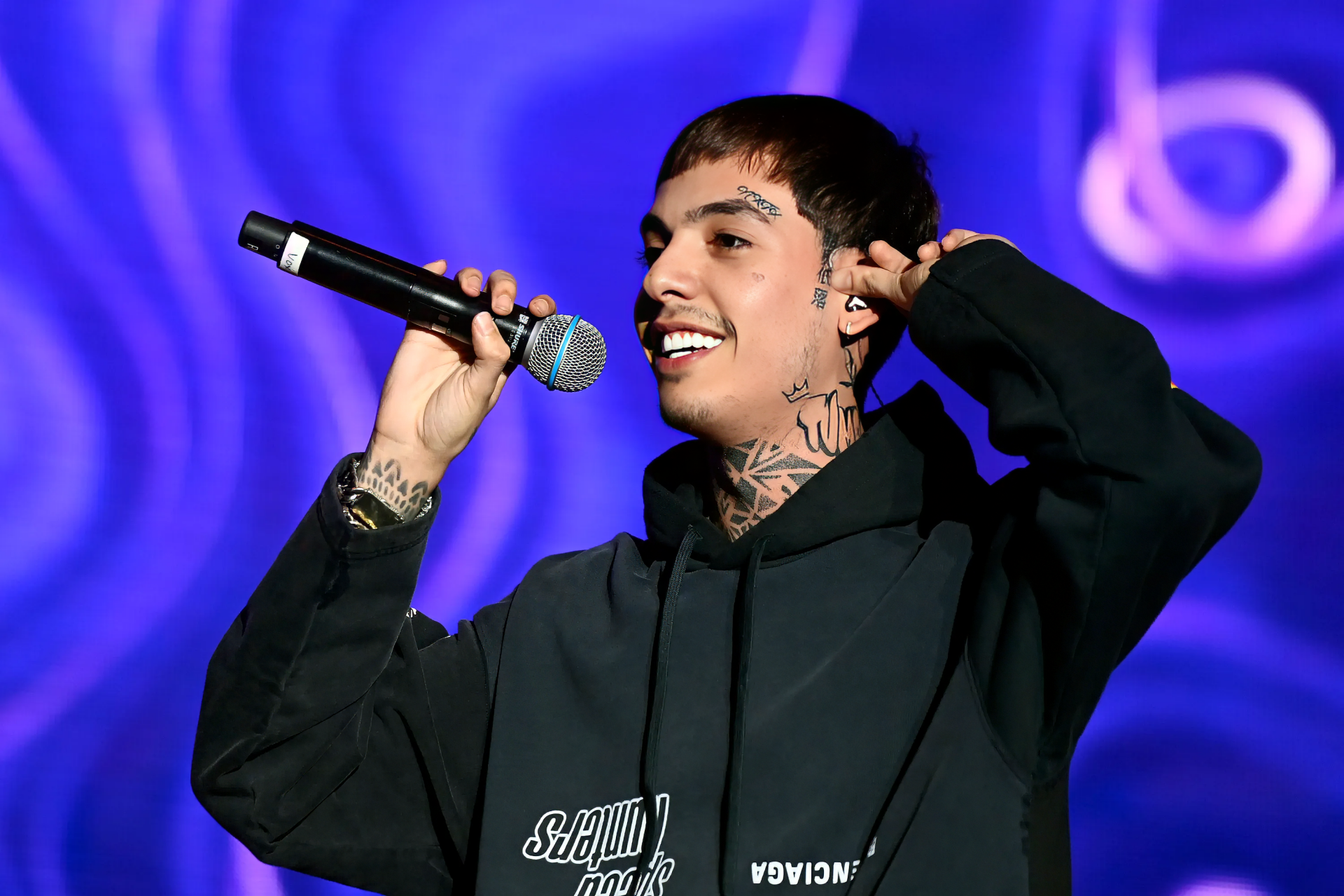 Singer Performance HD Wallpaper