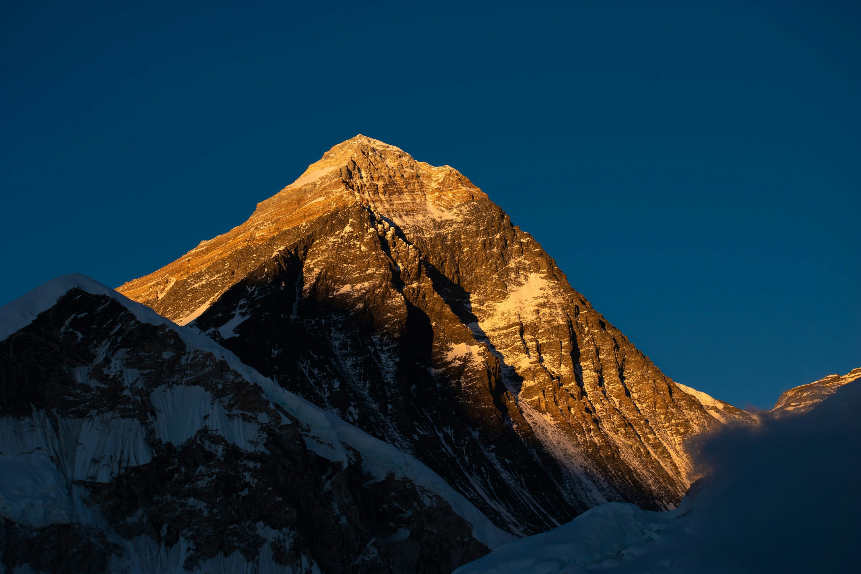 Mt Everest Picture [HD]. Download Free Image